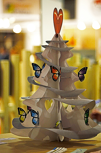 Sapin décoré en carton