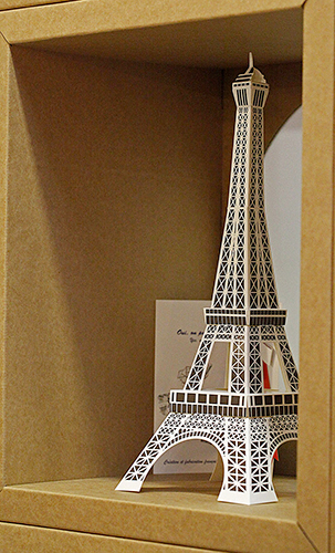 Tour Eiffel en carton